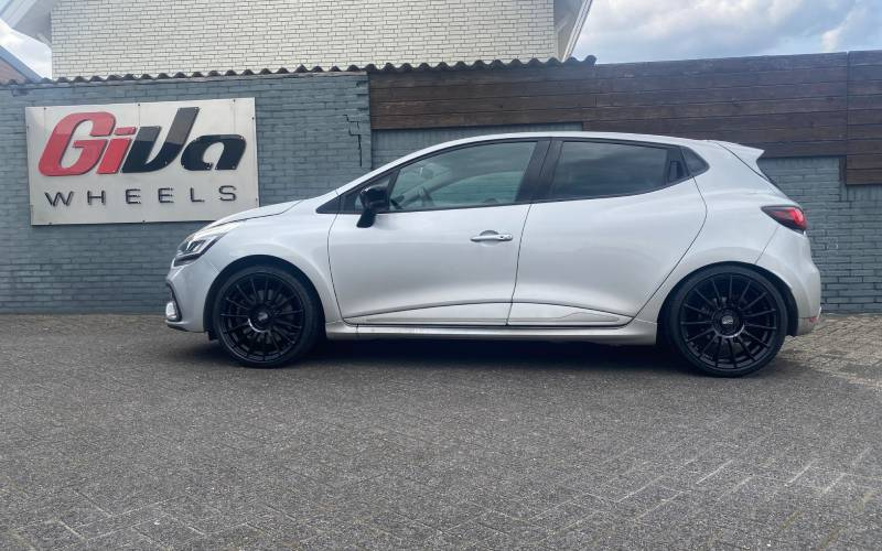 Renault Clio met OZ Racing SuperTurismo LM velgen