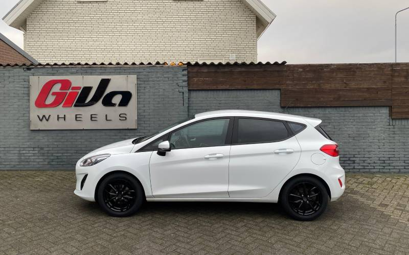 Ford Fiesta met RC Design RC34 velgen