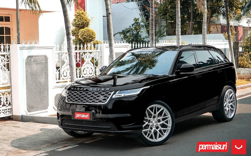 Land Rover Range Rover Velar met Vossen Wheels UV-1 velgen