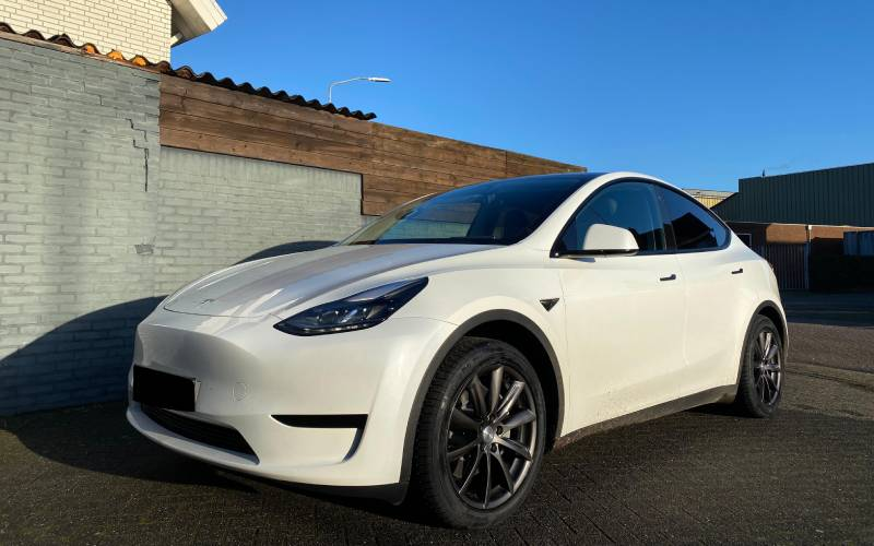 Tesla Model Y met Monaco GP6 velgen