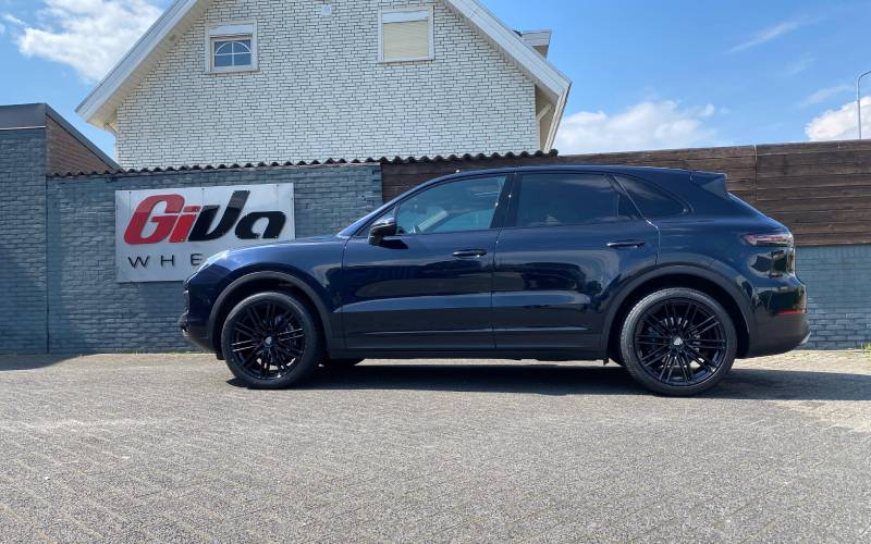 Porsche Cayenne met Avus Racing AC-M08 velgen