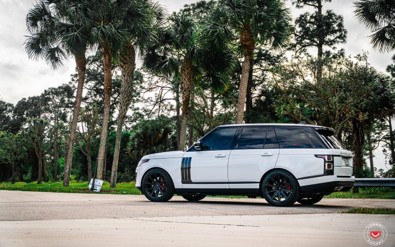 Land Rover Range Rover met Vossen Wheels UV-2 velgen