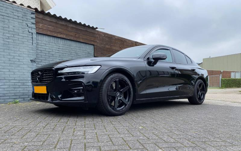 Volvo S60 met Dotz MarinaBay velgen