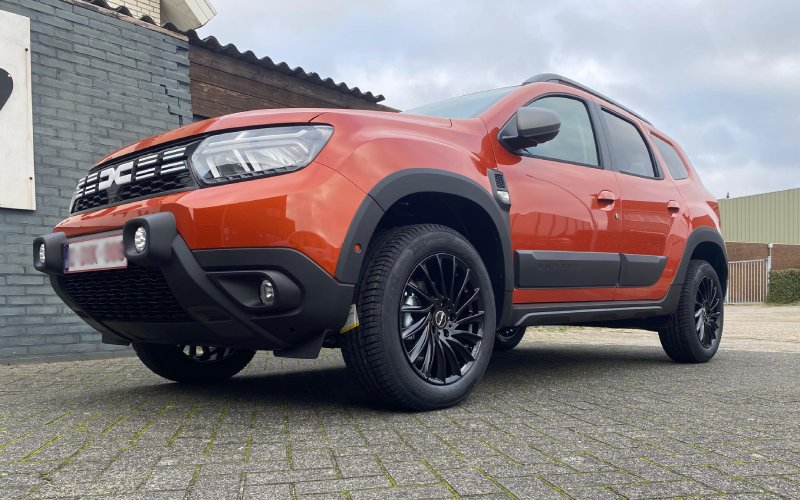 Dacia Duster met CVR Wheels CVR6 velgen