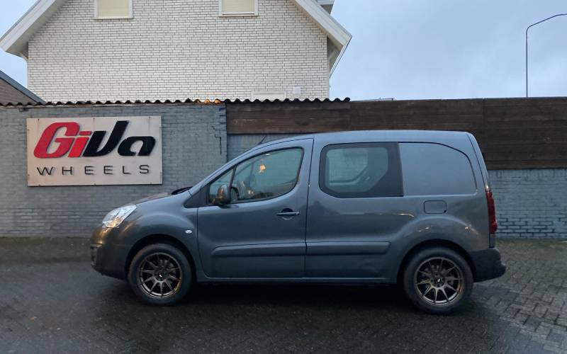 Citroen Berlingo met Japan Racing JR11 Multi velgen