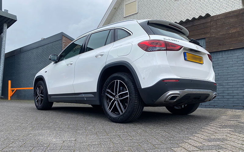 Mercedes-Benz GLA met Dezent TR velgen