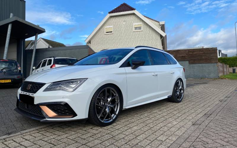 Seat Leon met Borbet Y velgen