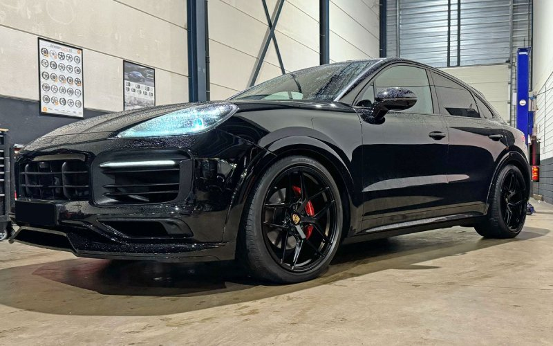 Porsche Cayenne met Korbach Forged PS1 velgen