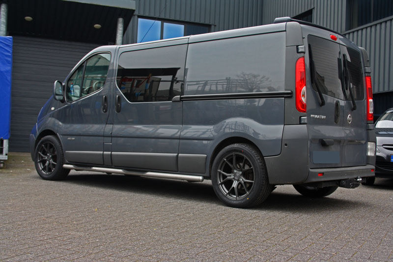 Nissan Primastar met Riviera RV192 velgen