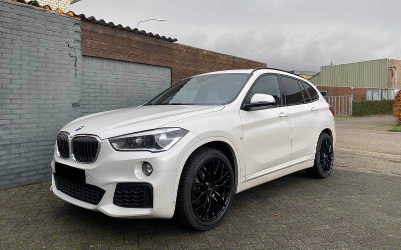 BMW X1 met Carmani CA20 Ludwig velgen