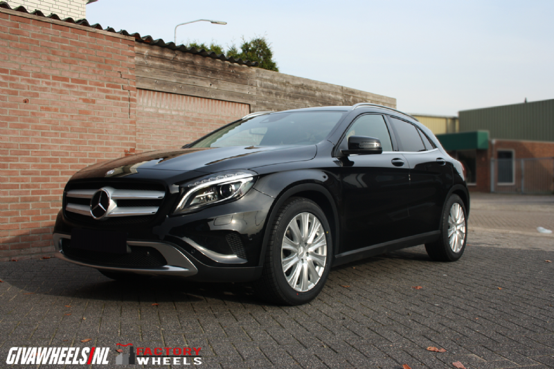 Mercedes-Benz met Factory Wheels velgen