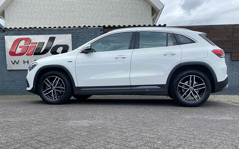 Mercedes-Benz GLA met Dezent TR velgen