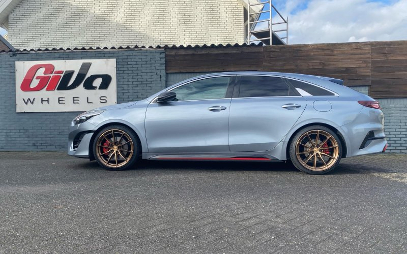 Kia ProCeed met Japan Racing JR37 velgen