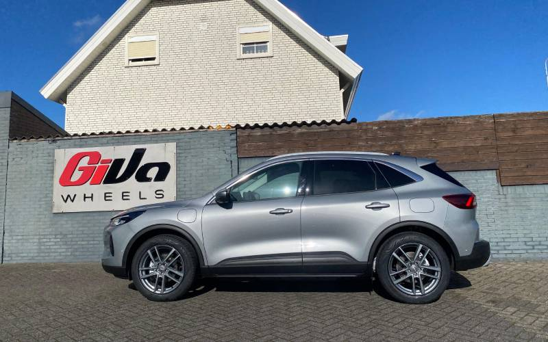 Ford Kuga met Rial Astorga velgen