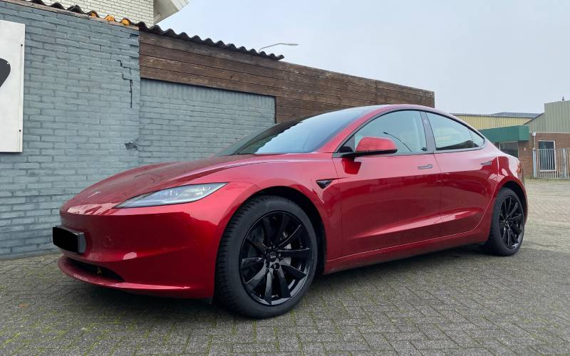 Tesla Model 3 met Platin P106 velgen