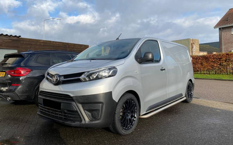 Toyota ProAce met Platin P70 velgen