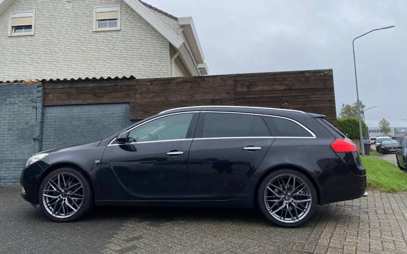 Opel Insignia met Damina Performance DM08 velgen