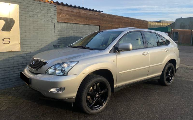 Lexus RX met RC Design RC30 velgen