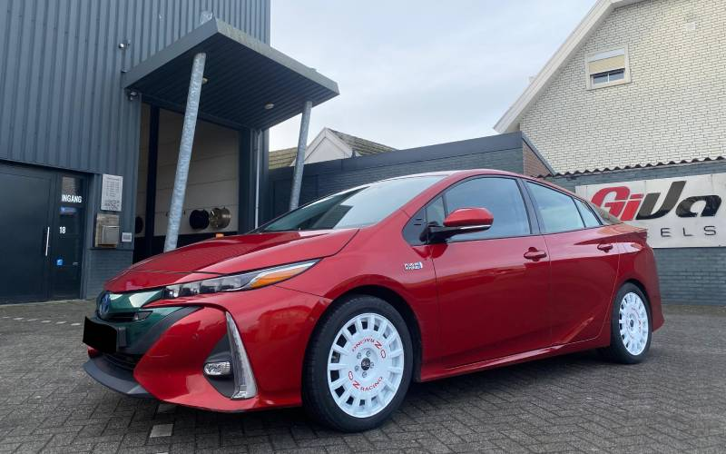 Toyota Prius met OZ Racing Rally Racing velgen