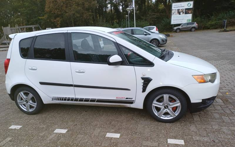 Mitsubishi Colt met OXXO Novel velgen