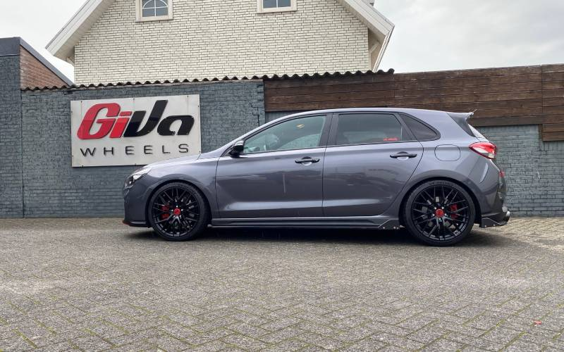 Hyundai i30N met MAM RS4 velgen