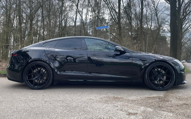 Tesla Model S met Korbach Forged PS1 velgen