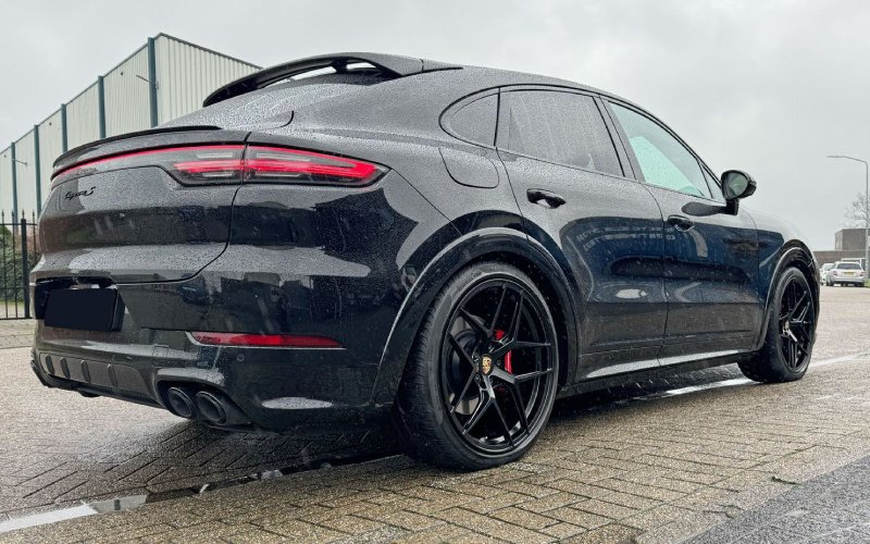 Porsche Cayenne met Korbach Forged PS1 velgen