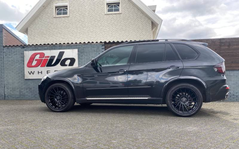 BMW X5 met Keskin KT17 Hurricane velgen