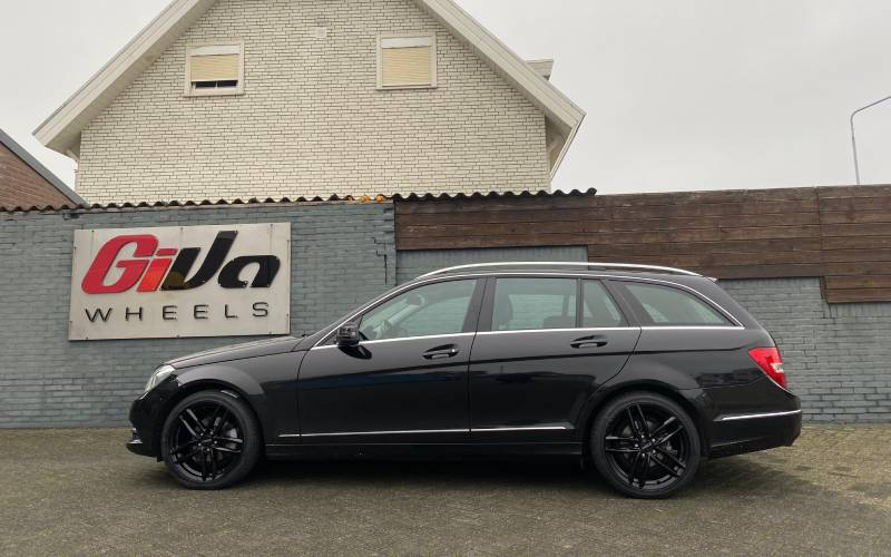 Mercedes-Benz C-Class met Dezent TR velgen