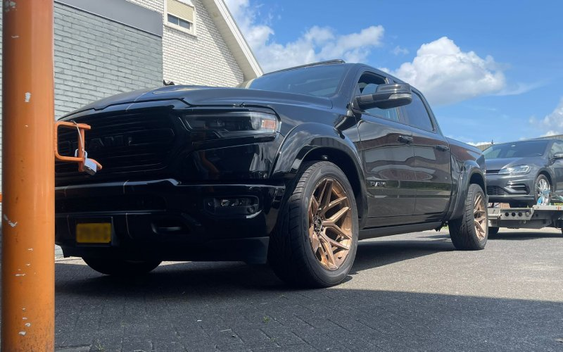 Dodge RAM 1500 met Fuel Flux 6H velgen