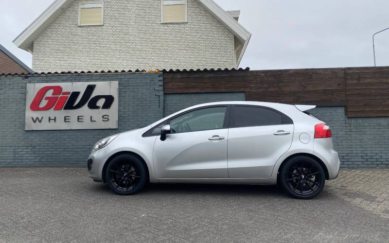 Kia Rio met Japan Racing JR21 Multi velgen