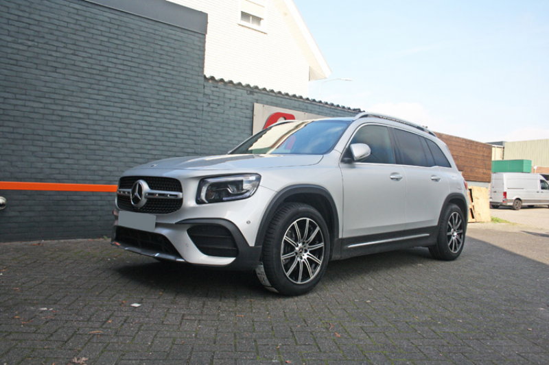 Mercedes-Benz GLB met Keskin KT16 Dynamic velgen