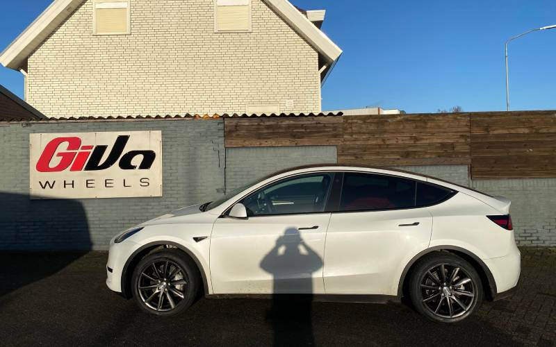 Tesla Model Y met Monaco GP6 velgen