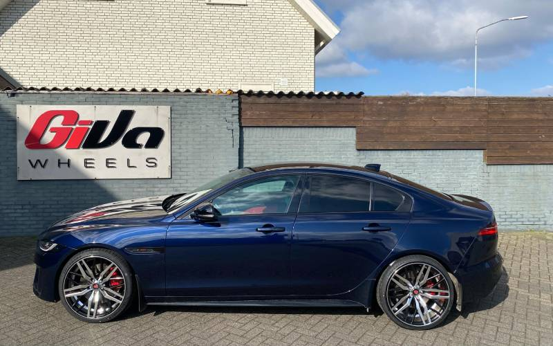 Jaguar XE met AXE EX30 velgen