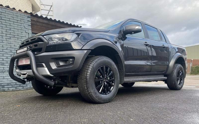 Ford Ranger met Platin P86 6H velgen