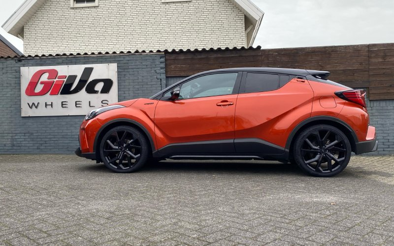 Toyota C-HR met Platin P97 velgen