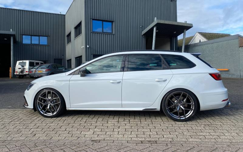 Seat Leon met Borbet Y velgen