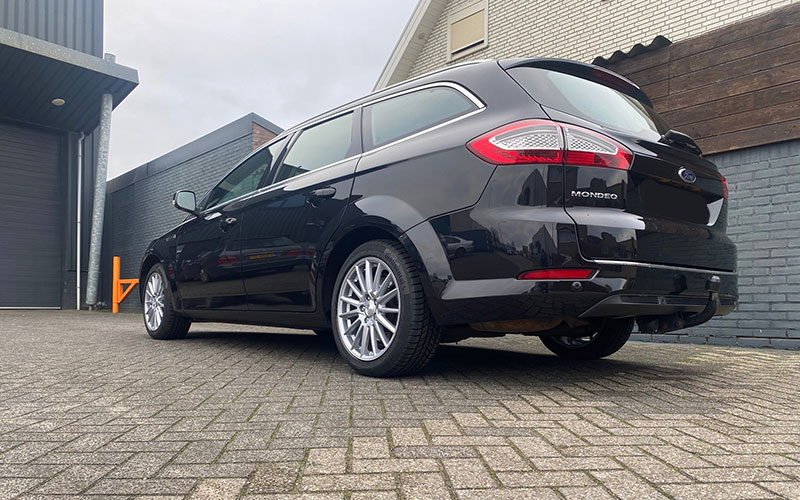 Ford Mondeo met CMS C23 velgen