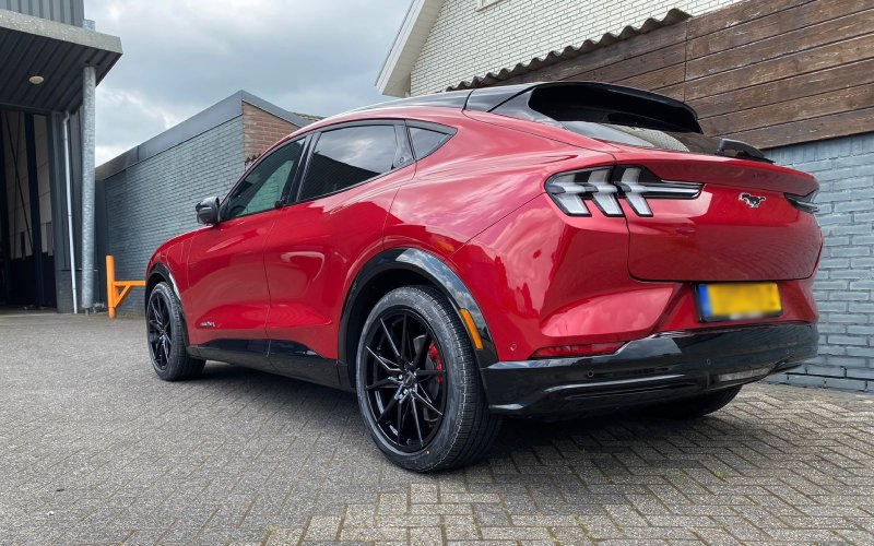 Ford Mustang Mach-E met Brock B42 velgen