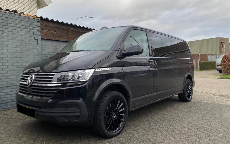 Volkswagen Multivan met Carmani CA17 Fritz velgen