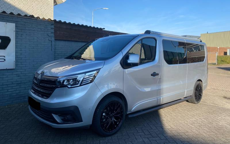 Renault Trafic met 2DRV by Wheelworld WH37 velgen