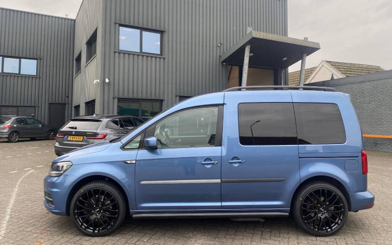 Volkswagen Caddy met Platin P70 velgen