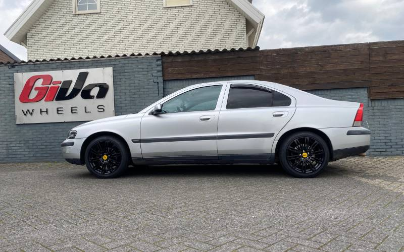 Volvo S60 met MAM A4 velgen