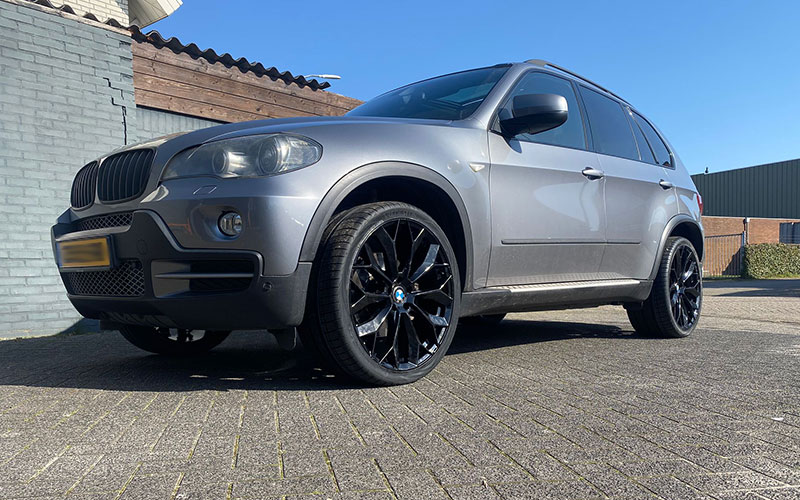 BMW X5 met AEZ Leipzig velgen