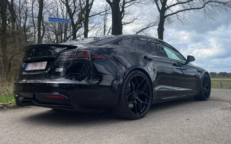 Tesla Model S met Korbach Forged PS1 velgen