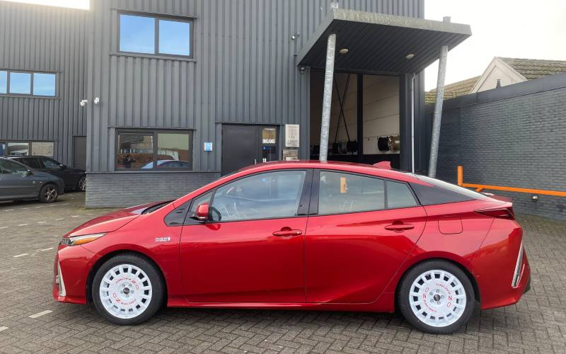 Toyota Prius met OZ Racing Rally Racing velgen