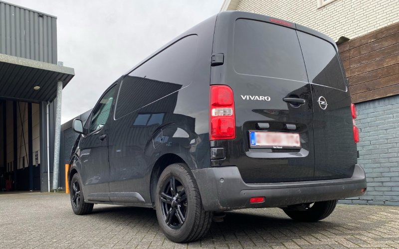 Opel Vivaro met Inter Action Kargin velgen