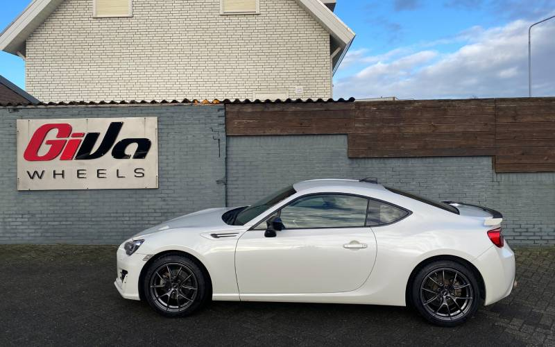 Subaru BRZ met Apex wheels VS-5RS Forged velgen