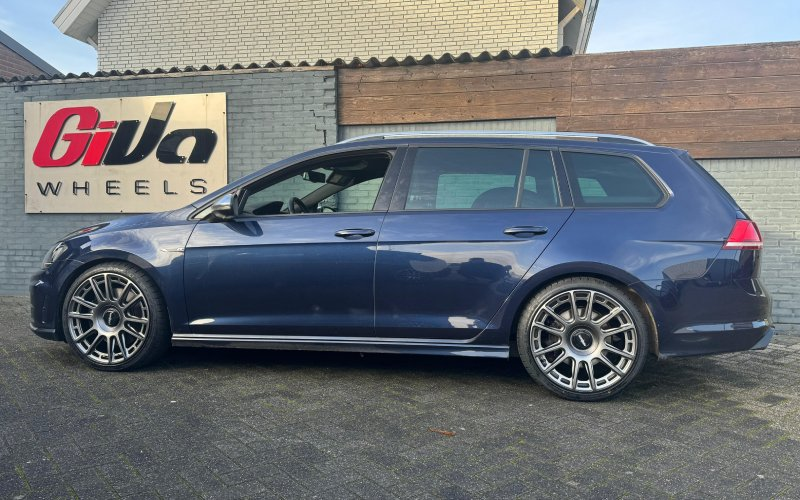 Volkswagen Golf met Rotiform OZR velgen