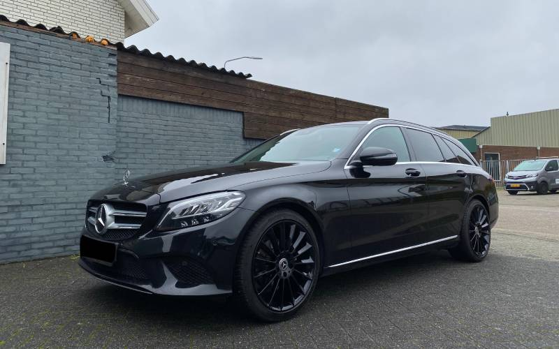 Mercedes-Benz C-Class met Carmani CA17 Fritz velgen